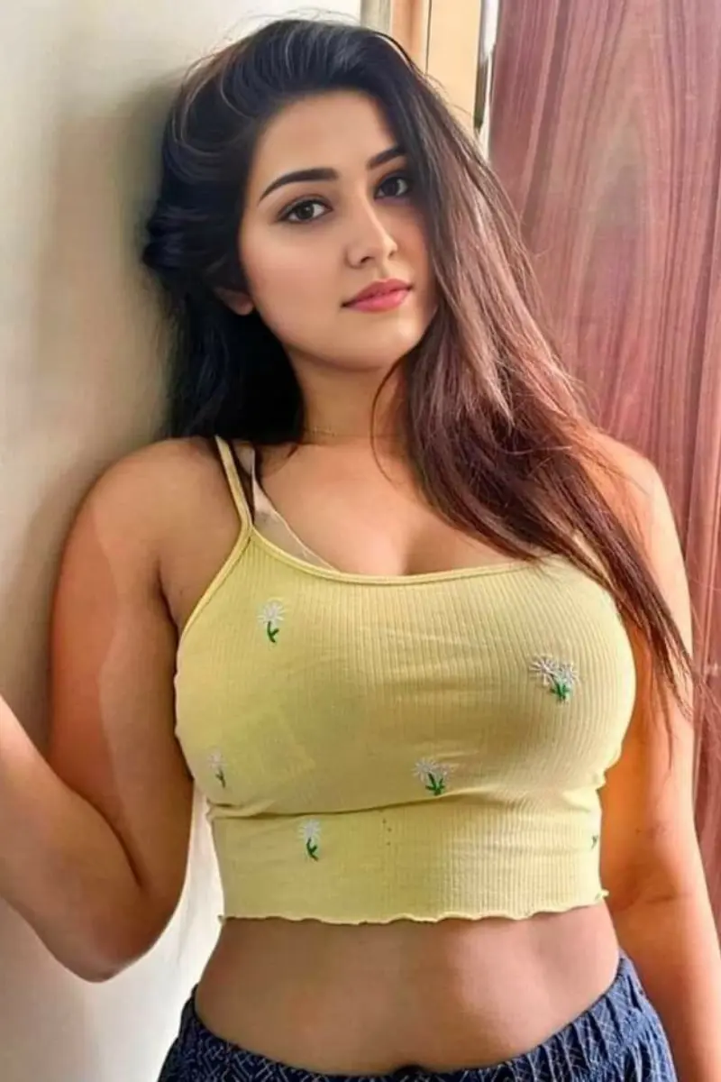 Elegant and discreet female escorts available in Mumbra.